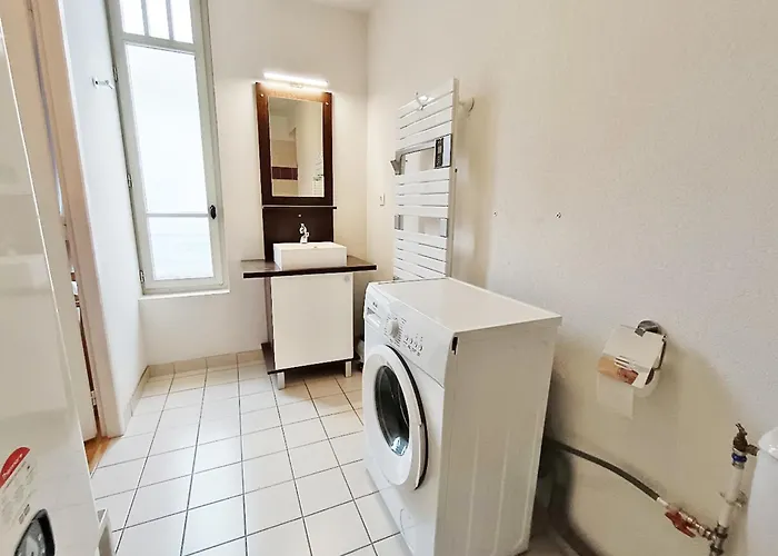 Апартаменты Il Etait Fois Luchon, T2, Centre Luchon, Wifi, Casier A Skis, Ascenseur, 4 Personnes